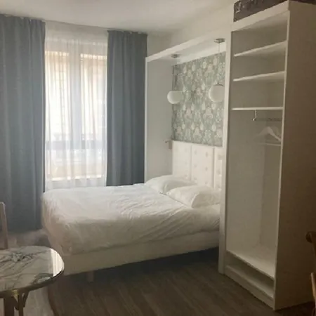 Aparthotel Calm Appart' & Hostel 3*