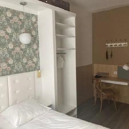 Calm Appart' & Hostel Aparthotel