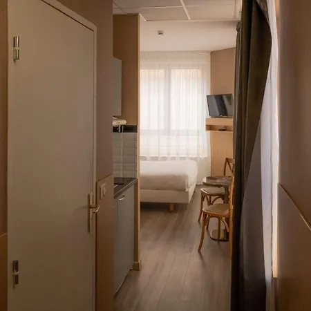 Calm Appart' & Hostel Aparthotel